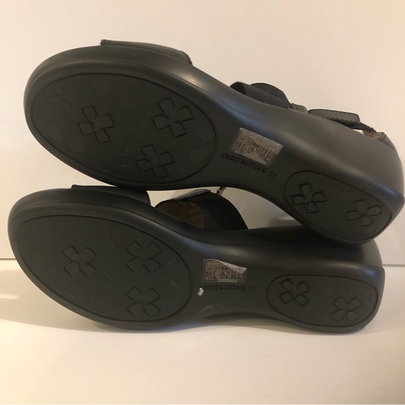 Naturalizer Black Wedge Strap Sandals NWOT - Picture 14 of 15